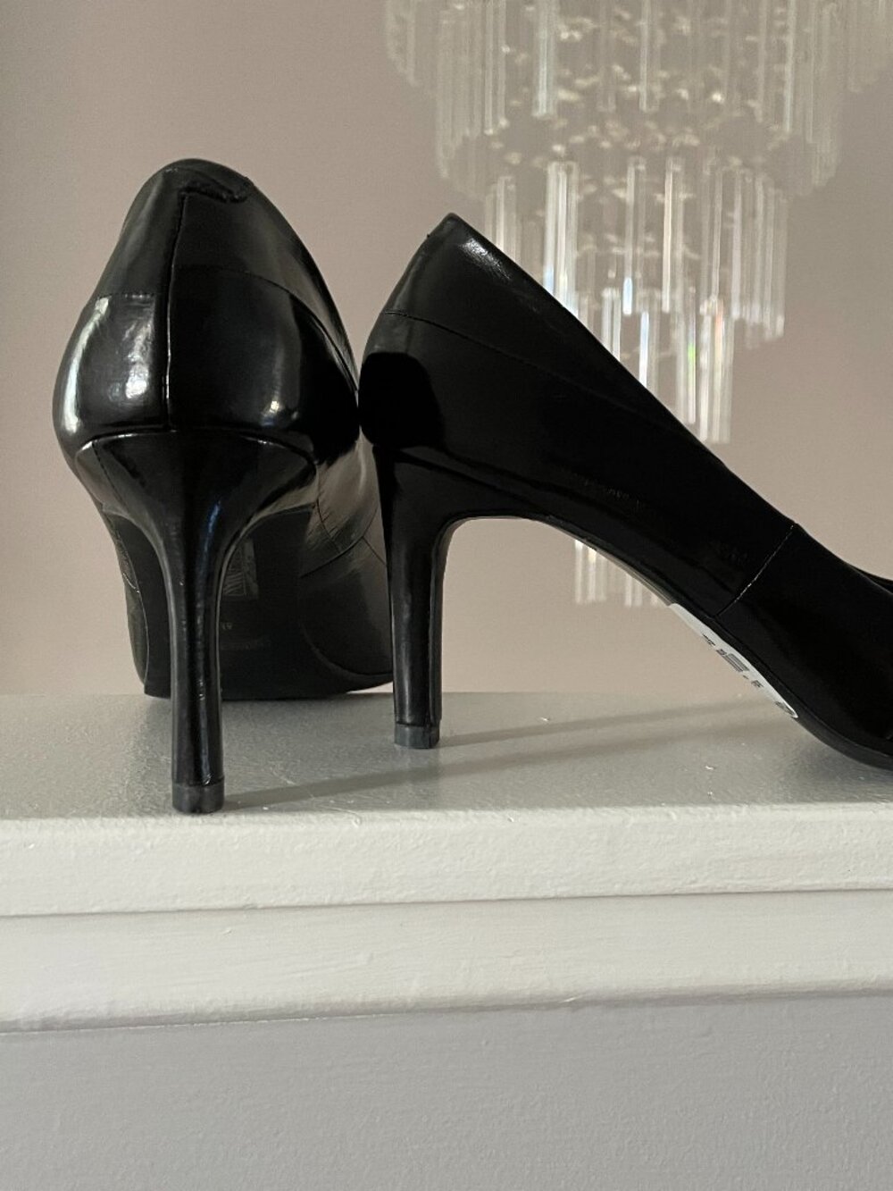 Le Chateau - Brand New Classy Black Leather Pump